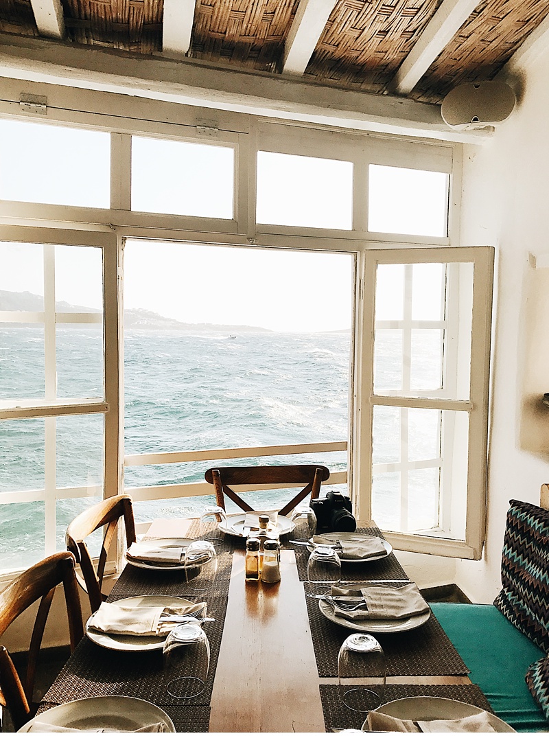 Where to eat in Mykonos &, Santorini || Victoria Selman Photographer