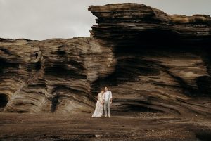 Windy Elopement on the Cliffs of Oahu, Hawaii || Victoria Selman Photographer