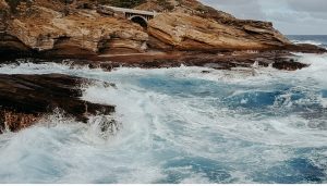 Windy Elopement on the Cliffs of Oahu, Hawaii || Victoria Selman Photographer