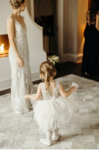 This glitzy-glam Great Gatsby wedding has a surprise confetti pop ending! // Sagamore Pendry, Baltimore, Maryland // Victoria Selman Photographer