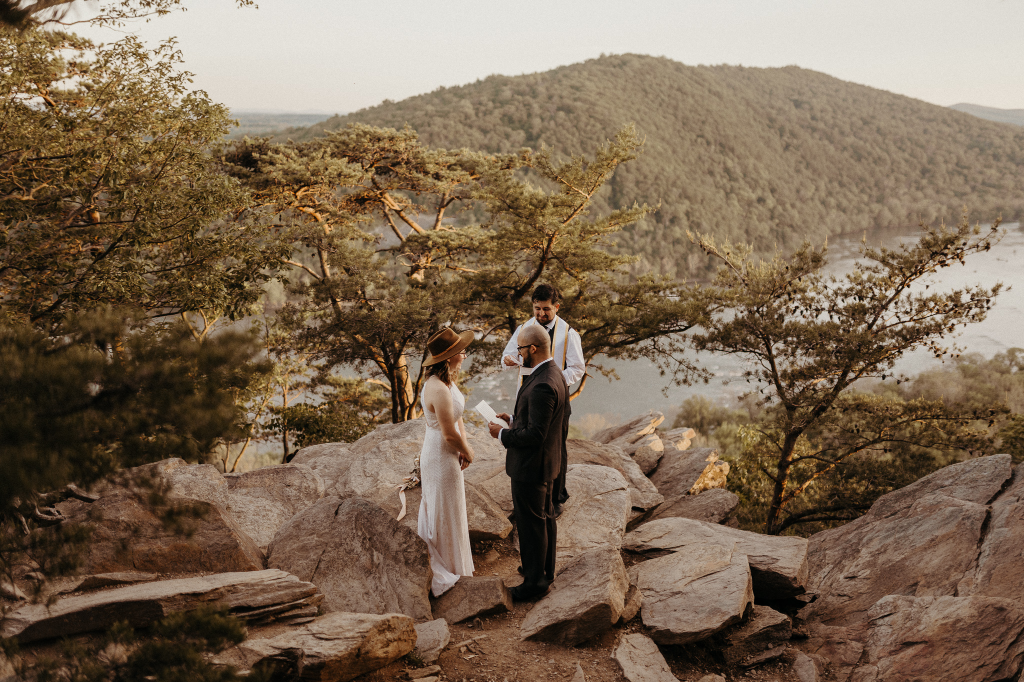 Gorgeous blue ridge mountain elopement on the appalachian trail where west virginia meets maryland // harpers ferry wedding photographer