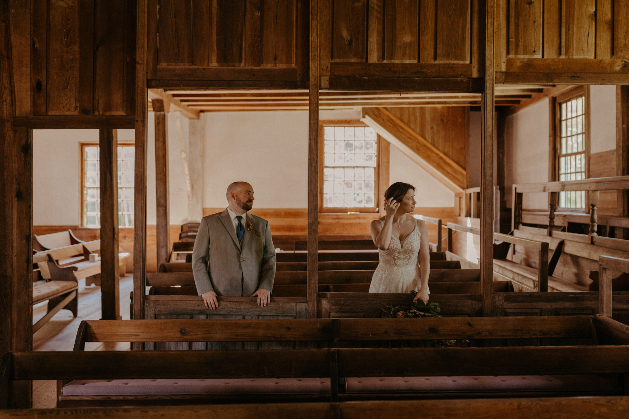 Quaker meeting house wedding ceremony and Tidewater Inn reception in Easton, Maryland