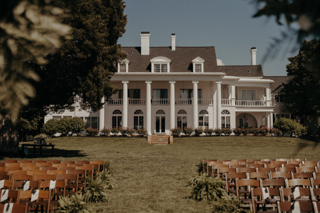 Maryland outdoor wedding venues spotlight on Kirkland Manor with a waterfront wedding ceremony